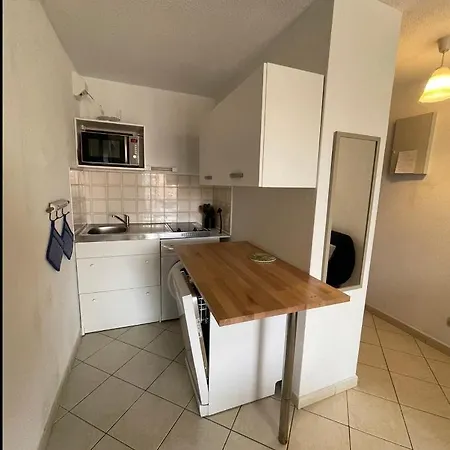 A Quelques Metres De La Apartment *