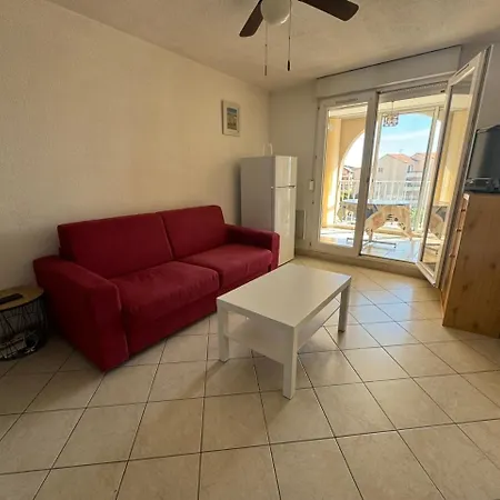 A Quelques Metres De La Apartment